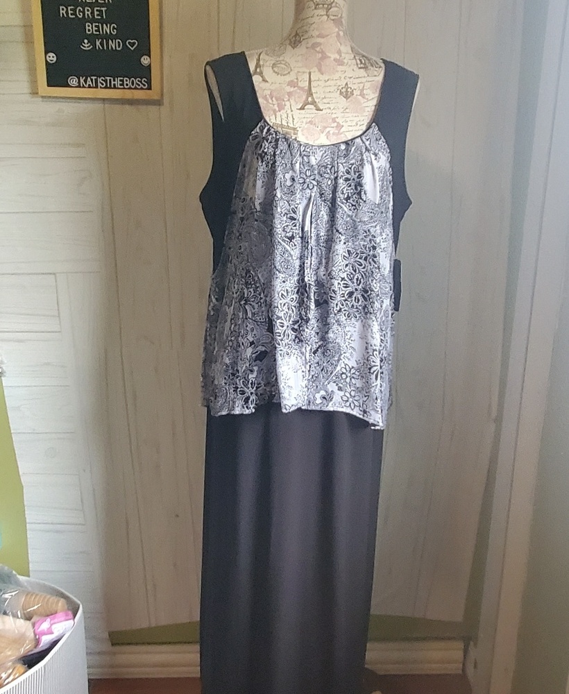 Soho Apparel LTD NWT 2x plus maxi with attached